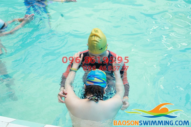 Cách dạy học bơi cho người lớn tuổi bể Bảo Sơn