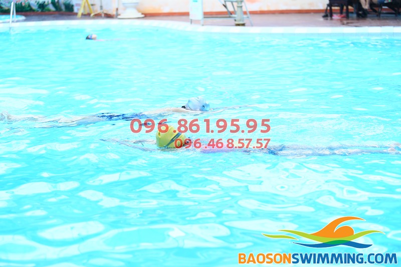 Học bơi Bảo Sơn giúp trẻ phòng tránh nguy cơ cong, vẹo cột sống