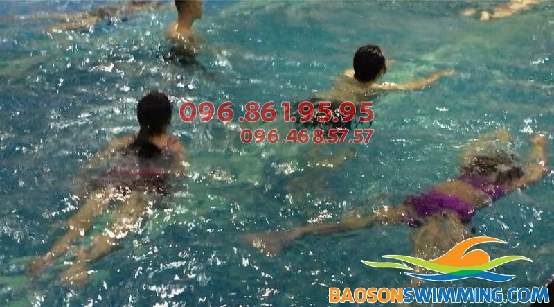Học viên Bảo Sơn Swimming dành thời gian bơi mỗi ngày
