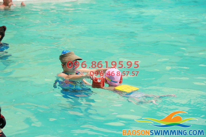 Phòng chống đuối nước cho trẻ với lớp học bơi tại bể bơi Bảo Sơn