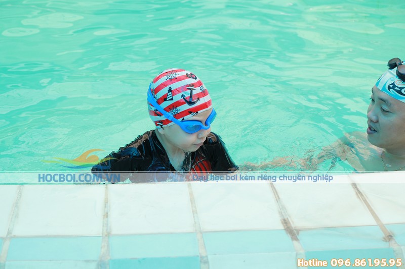 Những lợi ích tuyệt vời khi cho trẻ đi bơi