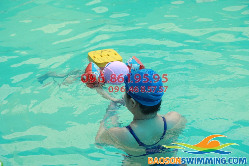 Tìm hiểu về hình thức dạy học bơi kèm riêng tại Bảo Sơn Swimming