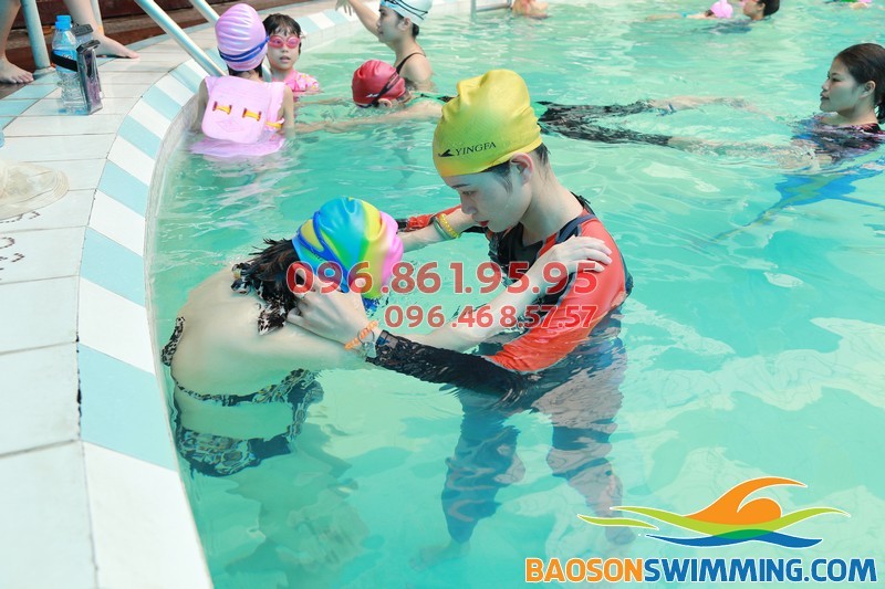 Học bơi kèm riêng chất lượng cao cho người cao tuổi tại bể bơi Bảo Sơn