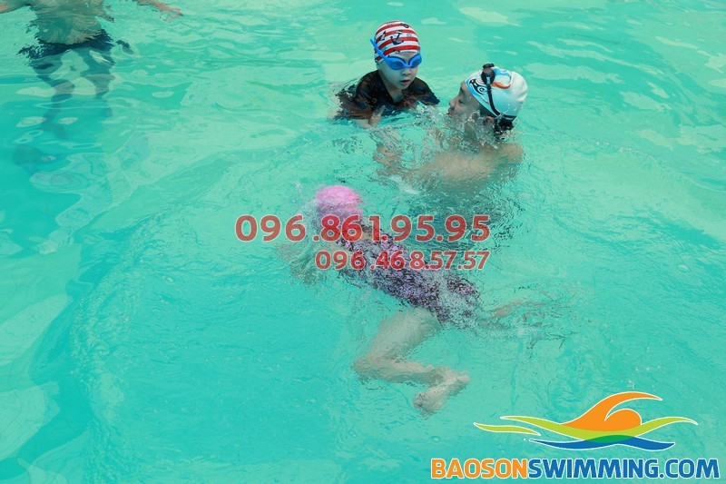 Lợi ích khi cho trẻ tham gia học bơi ếch ở bể bơi Bảo Sơn