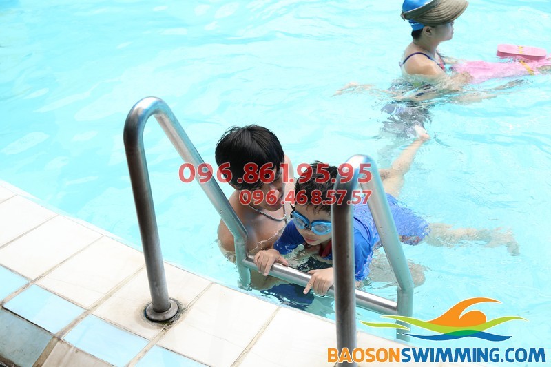 Nhận dạy học bơi cho bé từ 5 tuổi