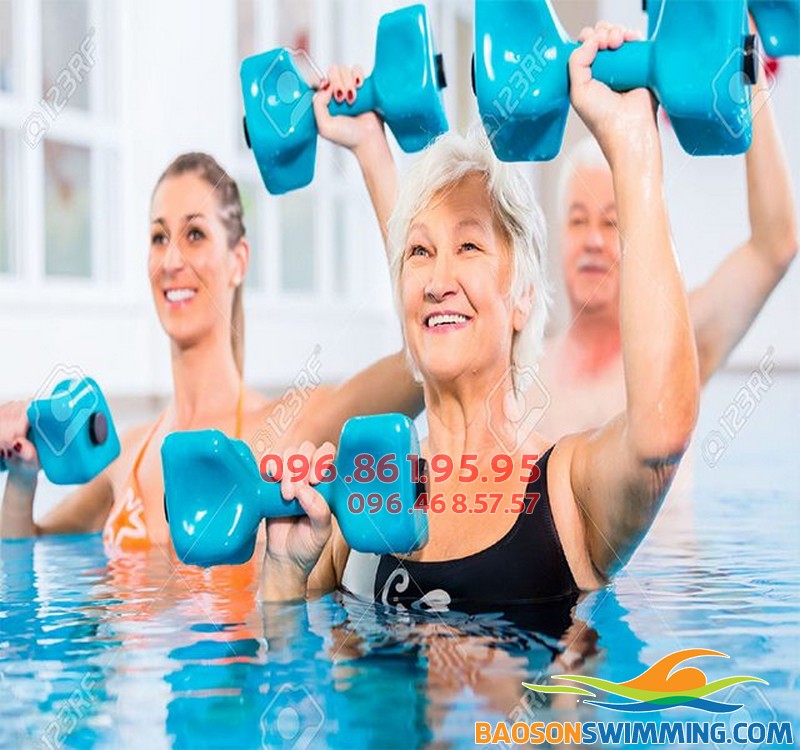 Tập bơi đúng cách giúp giảm đau lưng hiệu quả