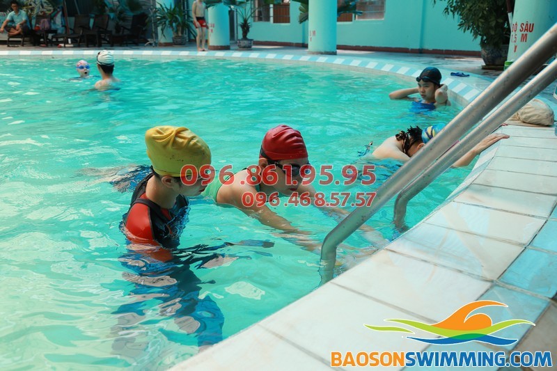 Học bơi sải 2017 tại bể bơi bốn mùa khách sạn Bảo Sơn