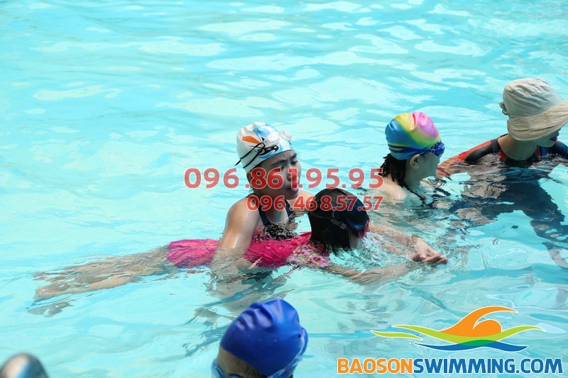 Trẻ sẽ học được gì khi tham gia học bơi tại bể bơi bốn mùa khách sạn Bảo Sơn?!