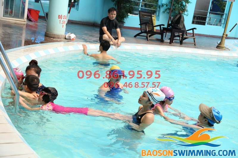 Trẻ sẽ học được gì khi tham gia học bơi tại bể bơi bốn mùa khách sạn Bảo Sơn?!