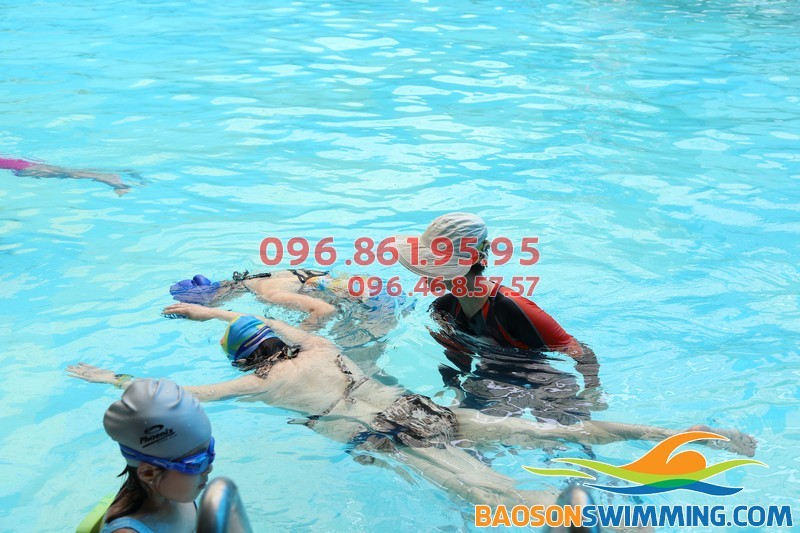 Dạy học bơi cho người cao tuổi bể Bảo Sơn giá rẻ, hiệu quả cao