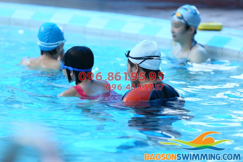 Dạy học bơi cho trẻ em bể bơi khách sạn Bảo Sơn 2017