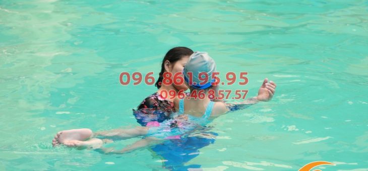 Cho trẻ học bơi cùng kiện tướng quốc gia tại Bảo Sơn có đắt không?!