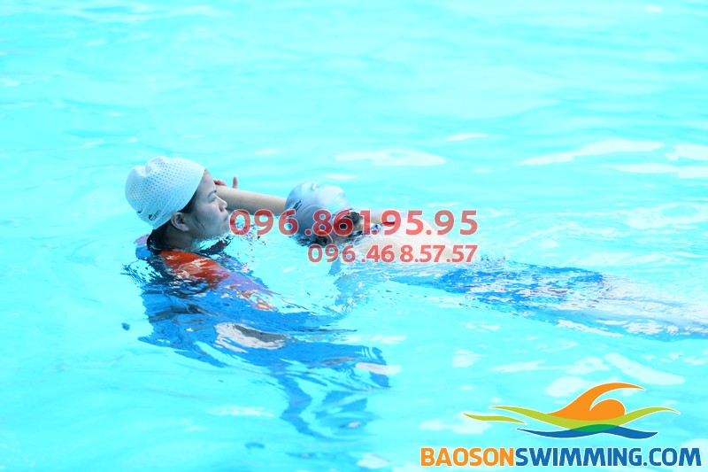 Dạy bơi người lớn bể Bảo Sơn: Bí quyết để dạy bơi thành công