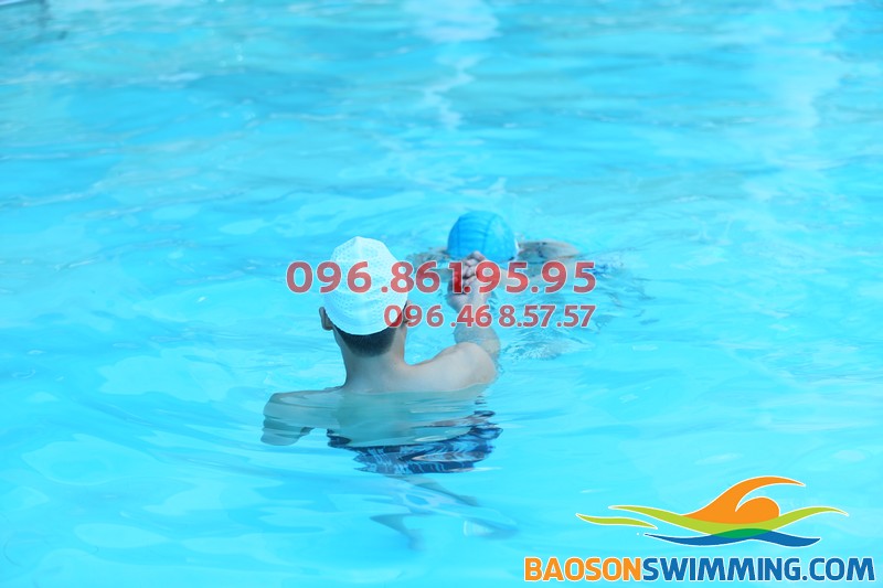 Dạy học bơi cấp tốc bể Bảo Sơn: Cam kết biết bơi nhanh, kỹ thuật bơi chuẩn xác