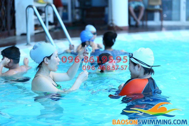 Học bơi 1 thầy 1 trò giá rẻ, môi trường thực hành bơi chất lượng