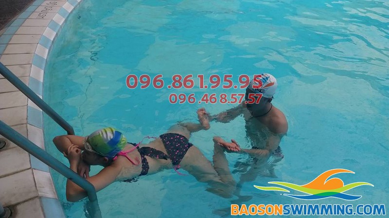 Học bơi ếch chuẩn kỹ thuật cùng vận động viên chuyên nghiệp tại Bảo Sơn Swimming