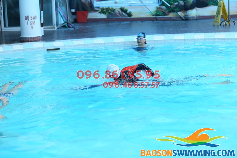 Xem cách bơi sải tại bể bơi Bảo Sơn 50 Nguyễn Chí Thanh Hà Nội