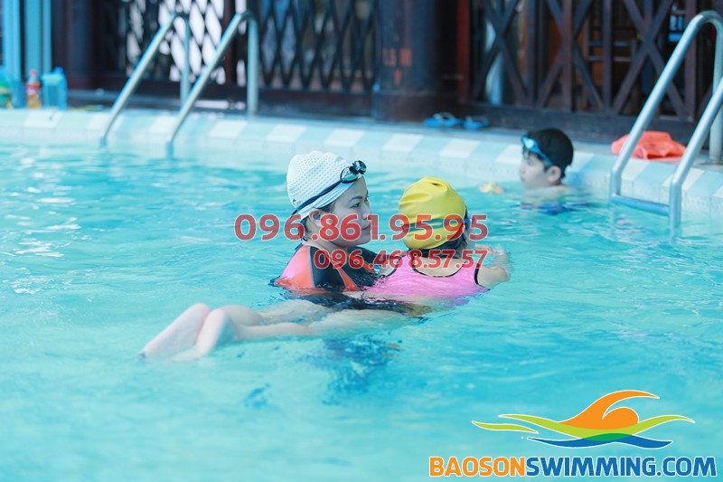 Trung tâm dạy học bơi bể bơi khách sạn Bảo Sơn giá rẻ mùa đông 2017