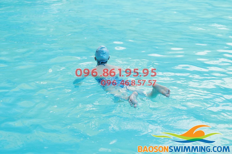 Nhận dạy học bơi cho trẻ em ở Hà Nội bể bơi Bảo Sơn giá rẻ