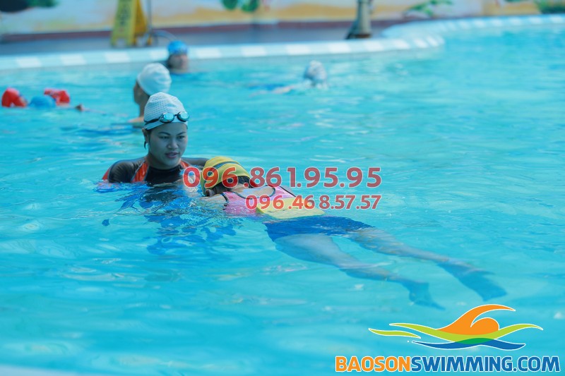 Học bơi kèm riêng với huấn luyện viên chuyên nghiệp của Bảo Sơn Swimming