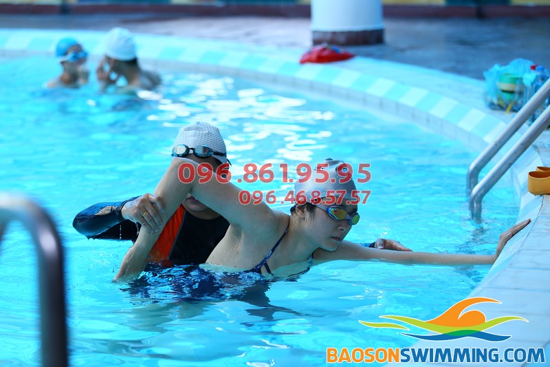 Trung tâm dạy bơi người lớn uy tín tại bể bơi khách sạn Bảo Sơn