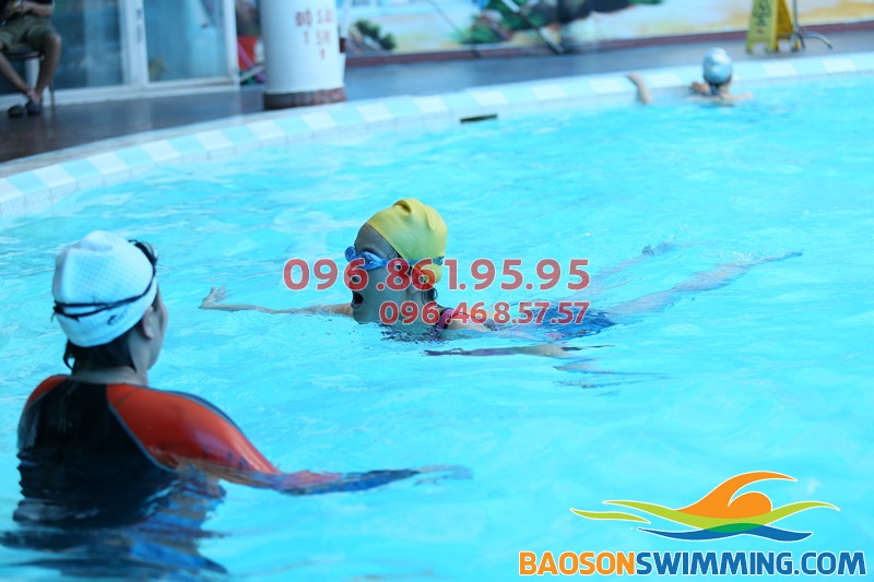 Khóa học bơi cho người lớn ở Hà Nội mùa đông 2017 tại bể bơi Bảo Sơn
