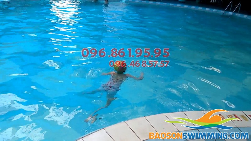Lớp học bơi cho bé 4,5,6 tuổi có HLV kèm riêng tốt nhất Hà Nội
