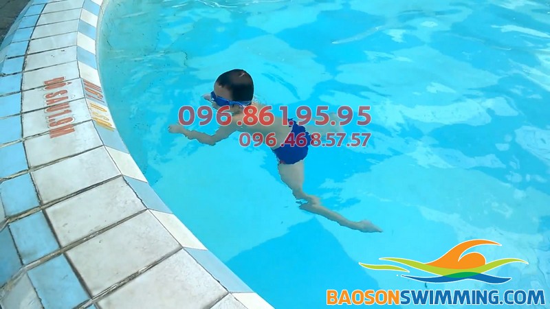 Trẻ 5 tuổi học bơi: 1 khóa học bơi bao nhiều tiền, học kèm riêng 2018