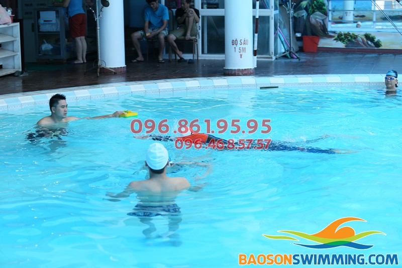Đăng ký học bơi bể bơi Bảo Sơn theo nhóm được giảm tới 20% học phí