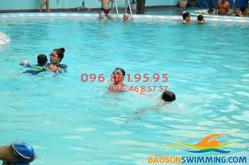 Bảo Sơn Swimming trung tâm dạy bơi chuyên nghiệp - Dạy bơi trẻ 5 tuổi uy tín